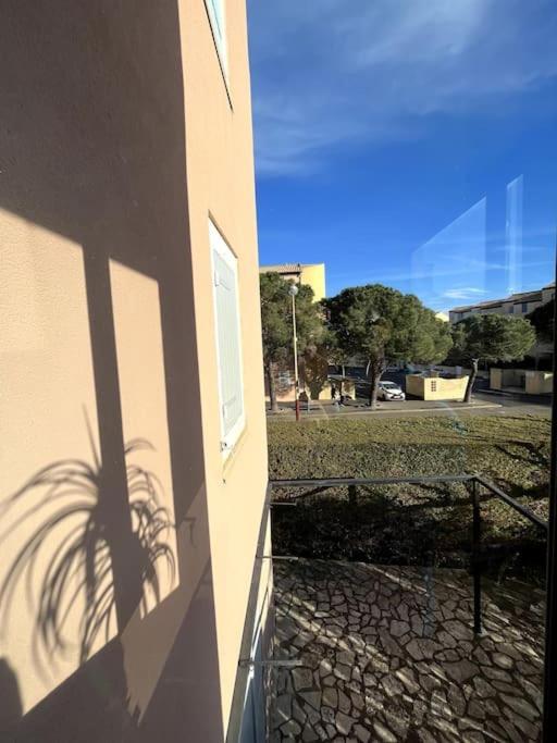 St-Pierre-La-Mer, Bel Appartement A Dans Residence Avec Piscine Et Tennis Entre 5 Et 10 Min De La Plage フルーリー エクステリア 写真