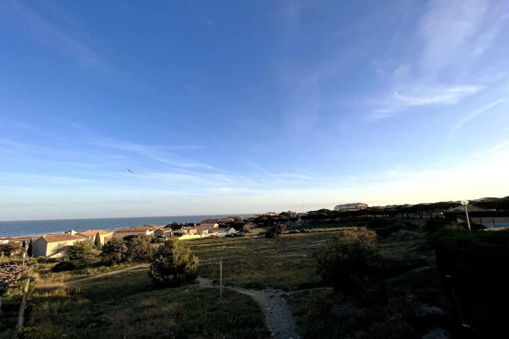 St-Pierre-La-Mer, Bel Appartement A Dans Residence Avec Piscine Et Tennis Entre 5 Et 10 Min De La Plage フルーリー エクステリア 写真
