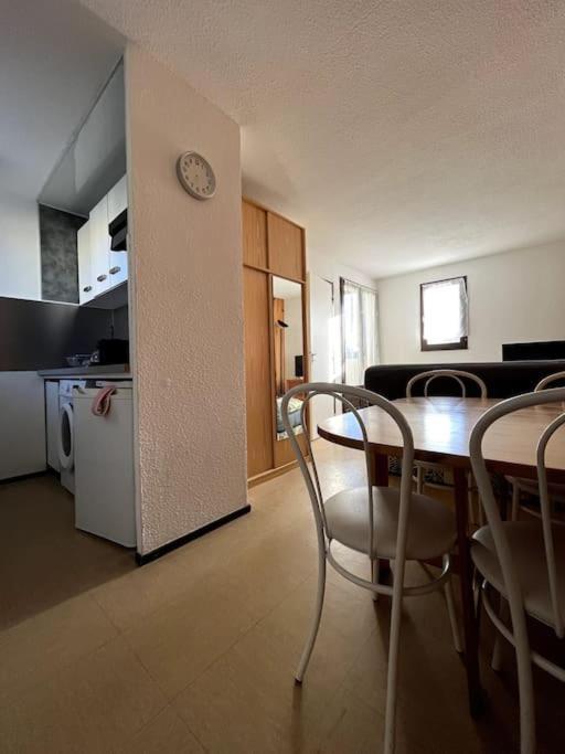 St-Pierre-La-Mer, Bel Appartement A Dans Residence Avec Piscine Et Tennis Entre 5 Et 10 Min De La Plage フルーリー エクステリア 写真