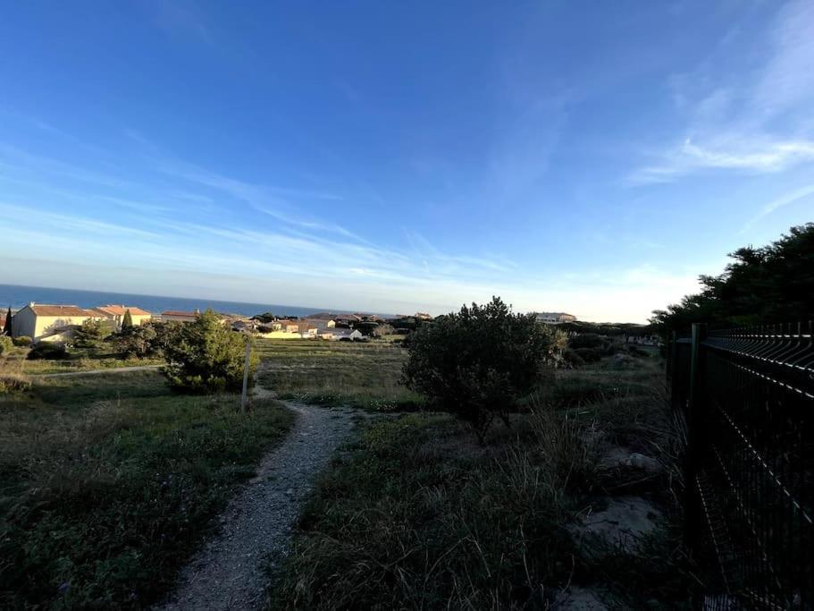 St-Pierre-La-Mer, Bel Appartement A Dans Residence Avec Piscine Et Tennis Entre 5 Et 10 Min De La Plage フルーリー エクステリア 写真