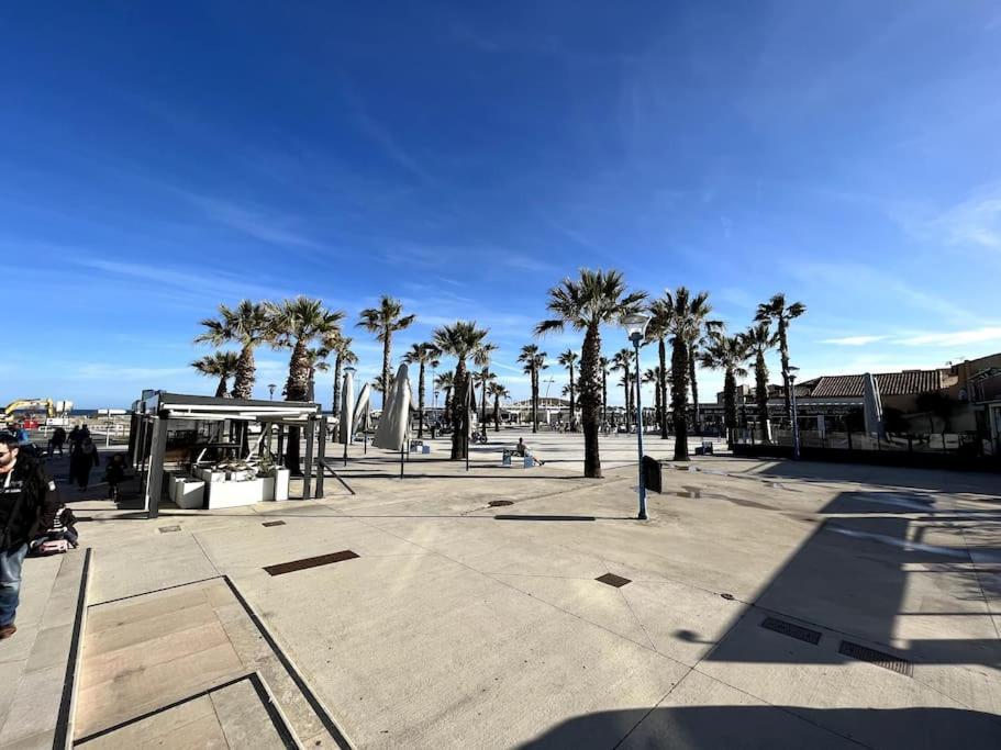 St-Pierre-La-Mer, Bel Appartement A Dans Residence Avec Piscine Et Tennis Entre 5 Et 10 Min De La Plage フルーリー エクステリア 写真