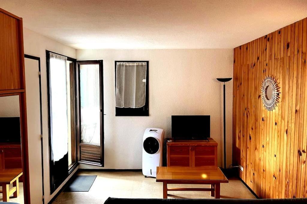 St-Pierre-La-Mer, Bel Appartement A Dans Residence Avec Piscine Et Tennis Entre 5 Et 10 Min De La Plage フルーリー エクステリア 写真